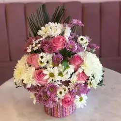 Special Chocolate Cake For 8 Person With Flower