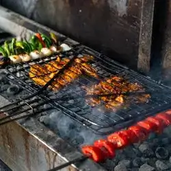 1 نەفەر  مریشکی بێ ئێسک