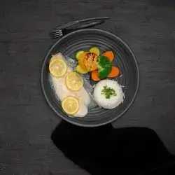 Lemon Garlic Fillet (415 Cal | P:35G)