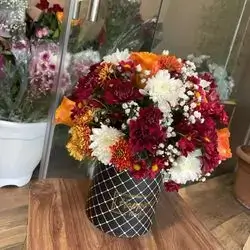 Box Of Mix Rose And Daudi