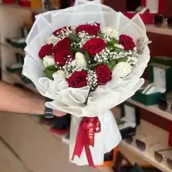 Natural Bouquets Of Red Roses With Jesus Phil