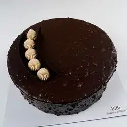 کێکی شوکولاتەی فندق 