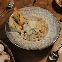 Fettuccine Alfredo