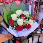 A Bouquet Of Natural Roses, Red Roses, White Roses, Gypsum, Vegetables, Packaging