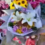 White Lily Daudi Rose Colors Gypsophila Accessories White And Silver Packaging