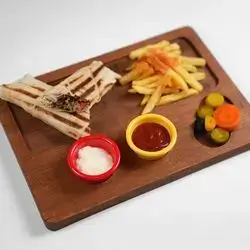کص لحم بالخبز + بطاطا مقلية