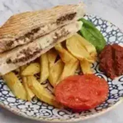 Sausage with Roasted Bread