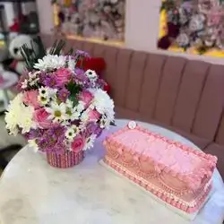 Special Chocolate Cake For 12 Person With Flower