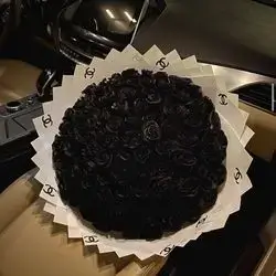 100 Dark Roses Vip Bouquet