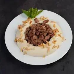 Hummus with Meat 