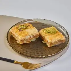 Iraqi Asia Klaj With Pistachio