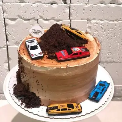 Cake with 4 children's toy cars