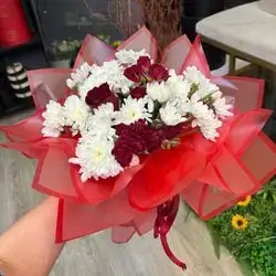 A Bouquet Of Roses And White Daoudi