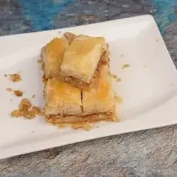 Baklava with walnuts - Piece