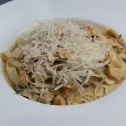 Fettuccine Alfredo