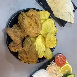 Broasted Meal 4 Pieces With Broasted Potatoes, Mayonnaise And Swiss Bread