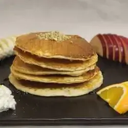 Pancake With Pistachio And Honey