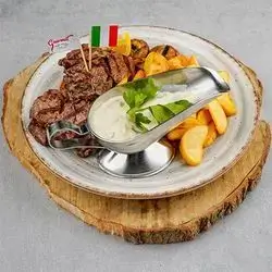 Filetto Di Manzo, Crema Di Funghi Con Patate Spicchi