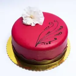 Strawberry Cake - 7 Person