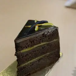 کێکی پرتەقاڵ و شوکولاتەی ڕەش