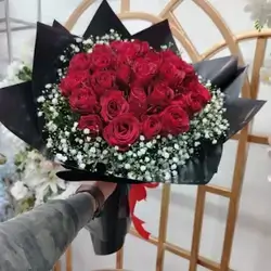 25 Rose Flowers With Gypsophila