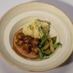 Meatballs With Mashed Potatoes