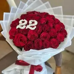 Natural Bouquets Of Red Roses With Number