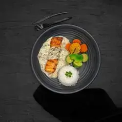 Salmon Florentine (560 Cal | P:36G)