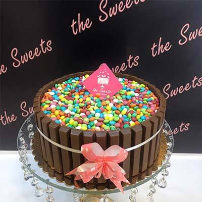 Kit Kat Cake with M&M'S (6 Person)