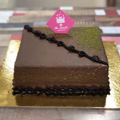 Square Shaped Nuts Cake (12 Person)