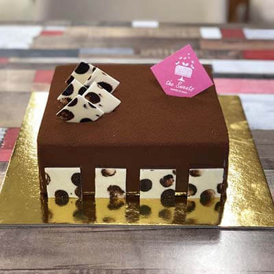 Square Shaped Sweet Chocolate Cake (12 Person)