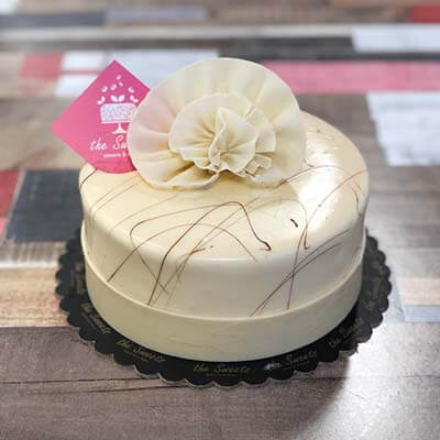 White Chocolate Cake ( 6 Person )