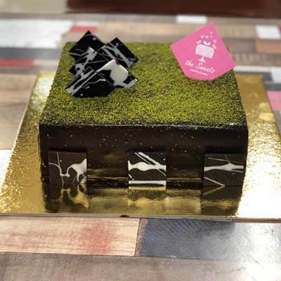 Square Shaped Dark Chocolate Cake (12 Person)