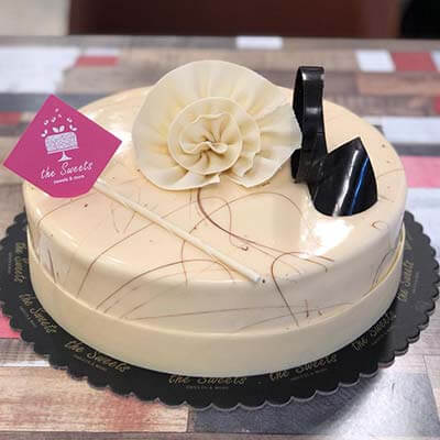 White Chocolate With Vanilla Flavor Cake ( 15 Person )